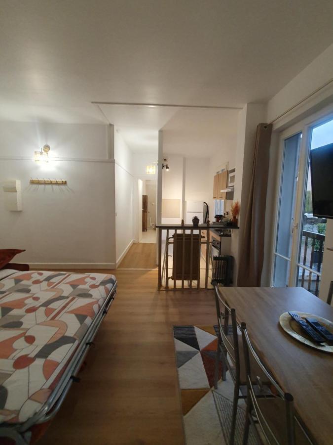 Voisin De Louis Xiv,Free Parking Apartamento Versalhes Exterior foto